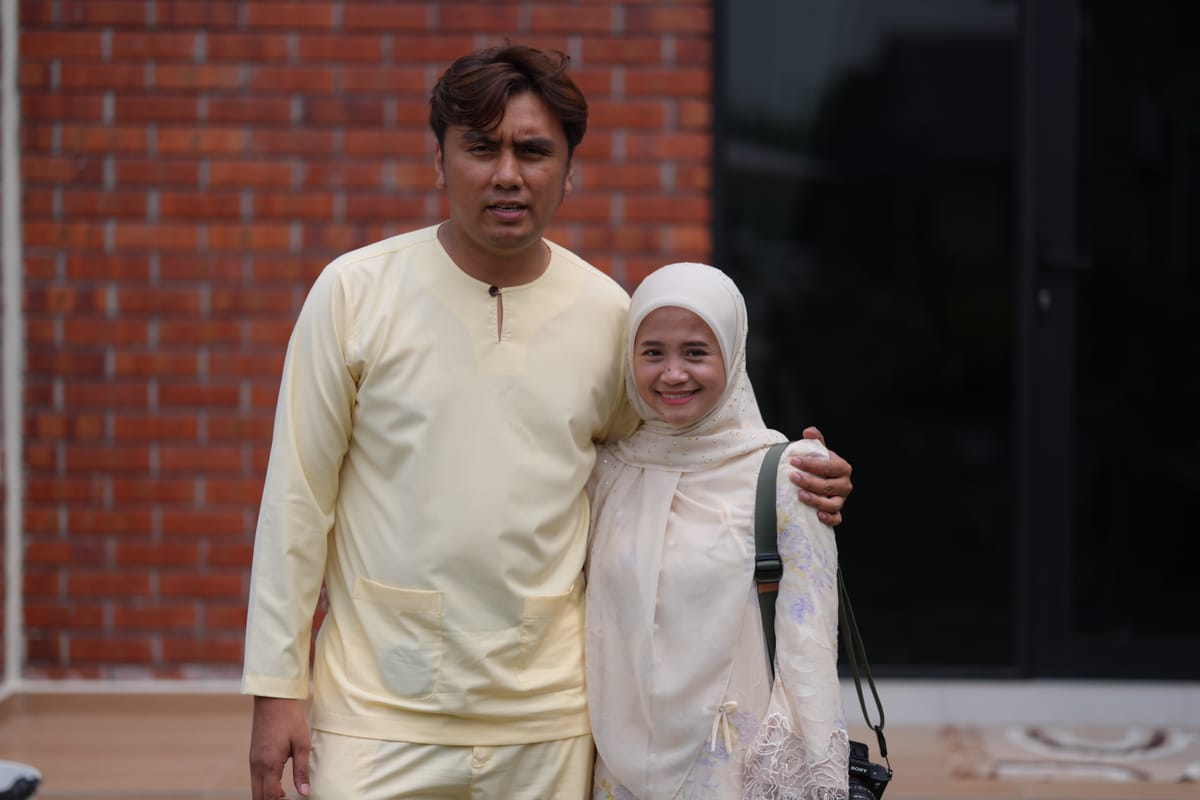 Hazirah dalam foto bersama daripada koleksi Sony